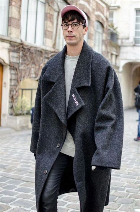 wearing oversized coats men.